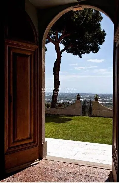 Historic Villa Panoramic View Swimming pool, 8 bedrooms in Pietrasanta - Tuscany prix for sale For Super Rich