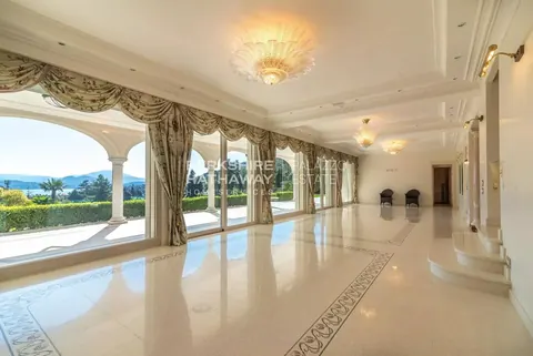 Luxury Villa, heated swimming pool , 6 bedrooms in Stresa image for sale For Super Rich