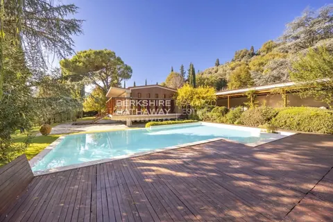 Architectural Villa large swimming pool, 6 bedrooms in Florence property for sale For Super Rich Architectural Villa large swimming pool, 6 bedrooms in Florence property for sale For Super Rich