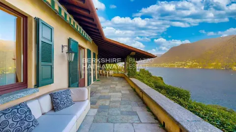 Elegant Villa breathtaking lake views, Swimming pool, 8 bedrooms in Como photo for sale For Super Rich
