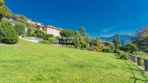 Elegant Villa Panoramic View swimming pool and jacuzzi, 8 bedrooms in Como expensive for sale For Super Rich