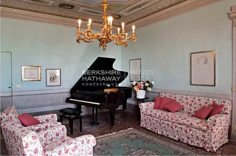 Historic Villa Panoramic View Swimming pool, 8 bedrooms in Pietrasanta - Tuscany properties for sale For Super Rich