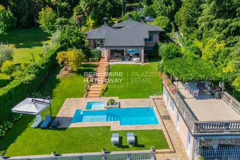Luxury Villa Lakefront  Swimming pool, 5 bedrooms in Oliveto Lario - Lake Como photos for sale For Super Rich