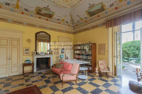 Century 18th Villa Lake View and park, 10 bedrooms in Tremezzina - Lake Como image for sale For Super Rich
