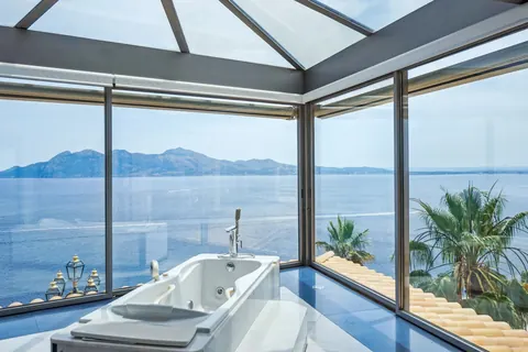 Luxury Villa Beach Front with unrivalled views, 7 bedrooms in Mallorca unique for sale For Super Rich