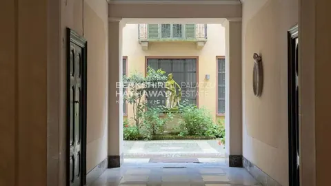 Prestigious Apartment within the charming courtyard, 5 bedrooms in Milan photos for sale For Super Rich