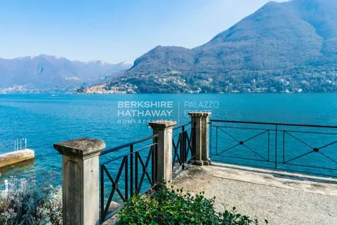 Century Villa looks directly on the lake with access for swimming, 8 bedrooms in Moltrasio - Lake Como image for sale For Super Rich