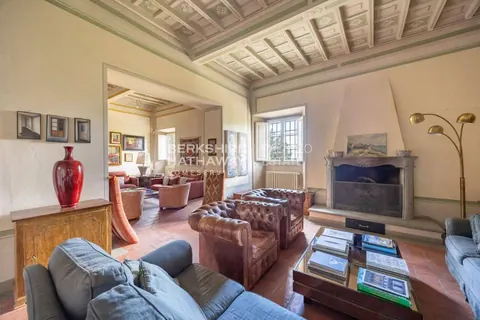 Country Villa Panoramic View of the surrounding valley, 9 bedrooms in Florence ads for sale For Super Rich