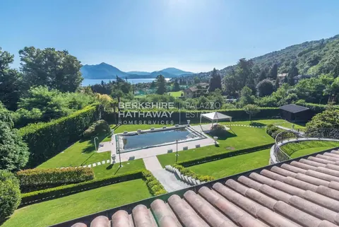Luxury Villa, heated swimming pool , 6 bedrooms in Stresa IPI1695 for sale For Super Rich