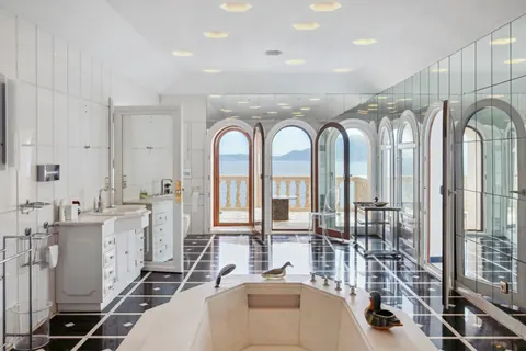 Luxury Villa Beach Front with unrivalled views, 7 bedrooms in Mallorca properties for sale For Super Rich