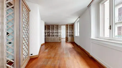 Prestigious Apartment within the charming courtyard, 5 bedrooms in Milan prix for sale For Super Rich
