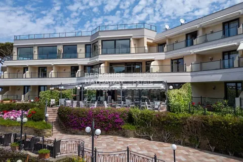 Luxury Hotel 5-star resort, panoramic sea views, 41 bedrooms in Castiglione della Pescaia value for sale For Super Rich