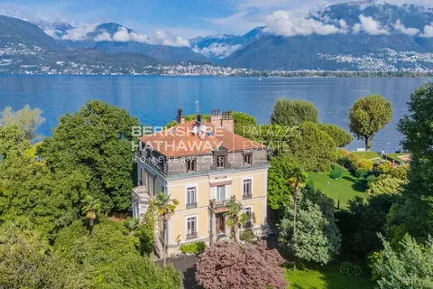 Historic Villa Lake View, direct access to a private beach, Coming soon bedrooms in Gerra