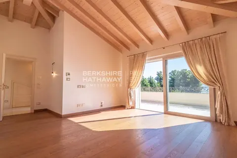 Luxury Villa, heated swimming pool , 6 bedrooms in Stresa ads for sale For Super Rich