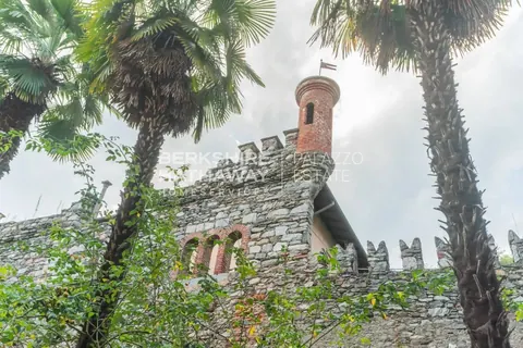 Century Castle Panoramic View of the lake, 27 bedrooms in Lesa - Lake Maggiore photo for sale For Super Rich