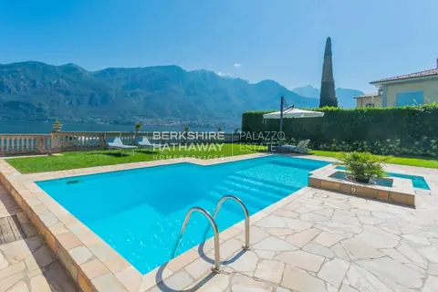 Luxury Villa Lakefront  Swimming pool, 5 bedrooms in Oliveto Lario - Lake Como price for sale For Super Rich
