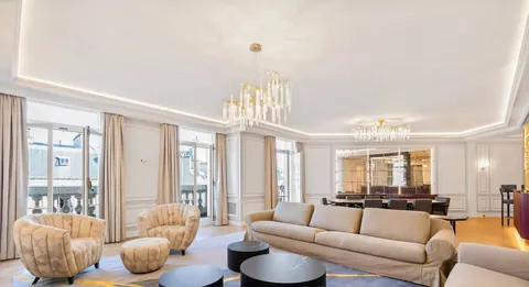Luxury Apartment Panoramic View 5-minute walk from the Champs-Élysées, 4 bedrooms in Paris