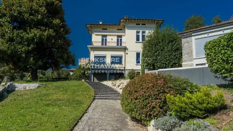 Elegant Villa Panoramic View swimming pool and jacuzzi, 8 bedrooms in Como ultra luxury for sale For Super Rich