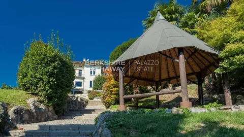 Elegant Villa Panoramic View swimming pool and jacuzzi, 8 bedrooms in Como exclusive for sale For Super Rich