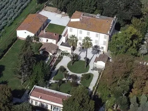 Century 18th House Swimming pool, 15 bedrooms in Pisa Classified ads for sale For Super Rich Century 18th House Swimming pool, 15 bedrooms in Pisa Classified ads for sale For Super Rich