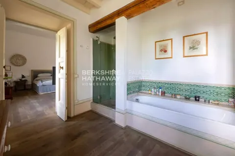 Country Villa Panoramic View of the surrounding valley, 9 bedrooms in Florence photos for sale For Super Rich