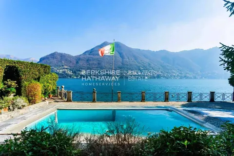 Century Villa looks directly on the lake with access for swimming, 8 bedrooms in Moltrasio - Lake Como