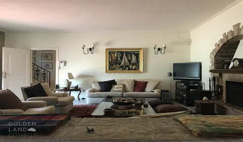 Country Villa one-of-a-kind mesmerizing garden, 5/6  bedrooms in Athens deal for sale For Super Rich