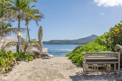 Modern Villa K Beachfront with infinity-zero-edge pool, 4 bedrooms in Anse Des Cayes - St Barth Used for sale For Super Rich