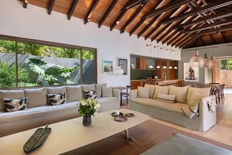 Luxury Villa Linda Beach front with private beach, 5 bedrooms in St Barth Classified ads for sale For Super Rich Luxury Villa Linda Beach front with private beach, 5 bedrooms in St Barth Classified ads for sale For Super Rich