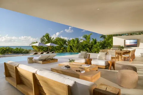 Luxury Villa 3 RESERVE Beachfront, 7 bedrooms in Grace Bay - Providenciales Classified ads for sale For Super Rich