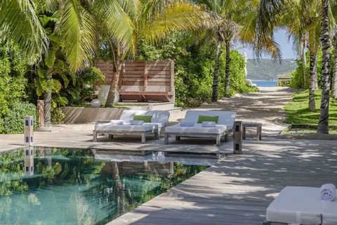 Modern Villa K Beachfront with infinity-zero-edge pool, 4 bedrooms in Anse Des Cayes - St Barth available for sale For Super Rich