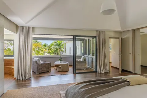 Modern Villa K Beachfront with infinity-zero-edge pool, 4 bedrooms in Anse Des Cayes - St Barth real estate for sale For Super Rich