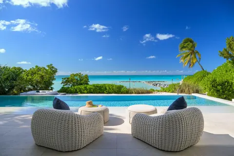 High-end Villa Beach Front 2 Beach Enclave, 7 bedrooms in Grace Bay - Providenciales luxury for sale For Super Rich