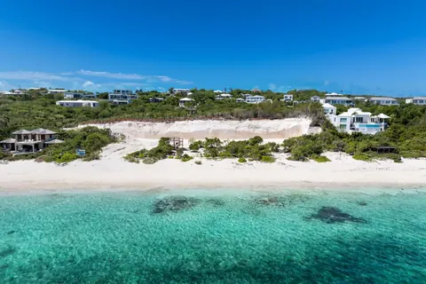 Architectural Villa M-House D1 - Lot 2 Beachfront, 5 bedrooms in Blue Mountain - Providenciales luxury for sale For Super Rich