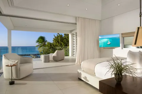 High-end Villa Beach Front 2 Beach Enclave, 7 bedrooms in Grace Bay - Providenciales exclusive for sale For Super Rich