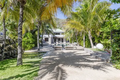 Modern Villa K Beachfront with infinity-zero-edge pool, 4 bedrooms in Anse Des Cayes - St Barth buy for sale For Super Rich