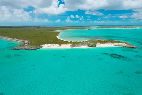 Extraordinary Private island Beach Front, --- bedrooms in Joe Grant Cay - East Caicos