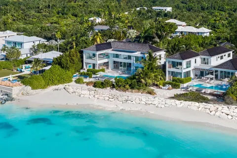 High-end Villa Beach Front 2 Beach Enclave, 7 bedrooms in Grace Bay - Providenciales Used for sale For Super Rich