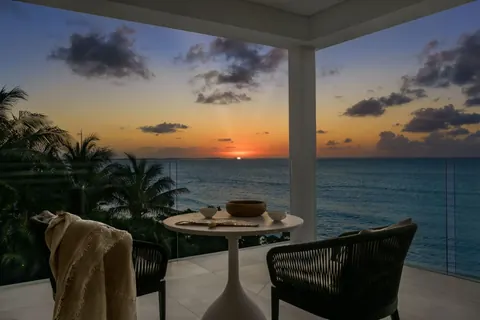 High-end Villa Beach Front 2 Beach Enclave, 7 bedrooms in Grace Bay - Providenciales photo for sale For Super Rich