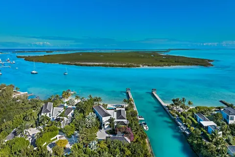 Luxury Villa Blue Cay Beach Estate 2 Beachfront, 6 bedrooms in Leeward - Providenciales photo for sale For Super Rich Luxury Villa Blue Cay Beach Estate 2 Beachfront, 6 bedrooms in Leeward - Providenciales photo for sale For Super Rich