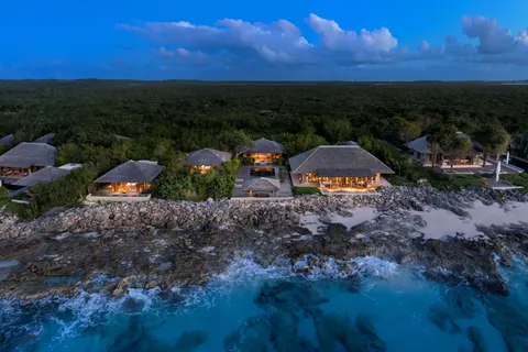 Luxury Villa 32 Amanyara Beachfront, 4 bedrooms in North West Point - Providenciales unique for sale For Super Rich