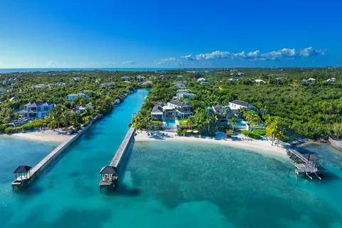 Luxury Villa Blue Cay Beach Estate 2 Beachfront, 6 bedrooms in Leeward - Providenciales unique for sale For Super Rich Luxury Villa Blue Cay Beach Estate 2 Beachfront, 6 bedrooms in Leeward - Providenciales unique for sale For Super Rich