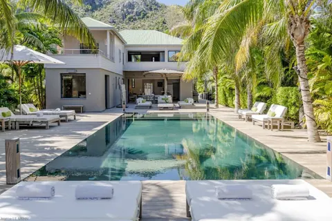 Modern Villa K Beachfront with infinity-zero-edge pool, 4 bedrooms in Anse Des Cayes - St Barth 6V8LYV for sale For Super Rich