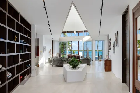 Luxury Villa Blue Cay Beach Estate 2 Beachfront, 6 bedrooms in Leeward - Providenciales buy for sale For Super Rich Luxury Villa Blue Cay Beach Estate 2 Beachfront, 6 bedrooms in Leeward - Providenciales buy for sale For Super Rich