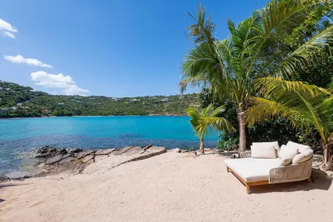 Luxury Villa Linda Beach front with private beach, 5 bedrooms in St Barth EERMYS for sale For Super Rich Luxury Villa Linda Beach front with private beach, 5 bedrooms in St Barth EERMYS for sale For Super Rich