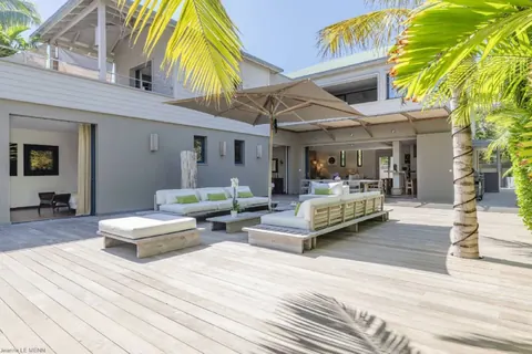 Modern Villa K Beachfront with infinity-zero-edge pool, 4 bedrooms in Anse Des Cayes - St Barth best for sale For Super Rich