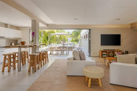 Modern Villa K Beachfront with infinity-zero-edge pool, 4 bedrooms in Anse Des Cayes - St Barth value for sale For Super Rich
