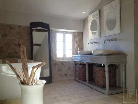 Country House Tuscan style wisteria-festooned terrace, 5 bedrooms in Grasse real estate for sale For Super Rich