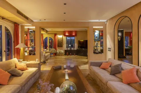 Architectural Villa Beach Front Sea View, 7 bedrooms in Sitges luxury for sale For Super Rich