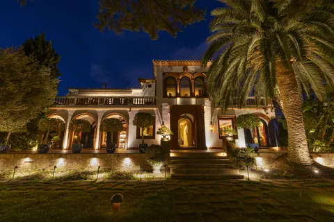 Architectural Villa Beach Front Sea View, 7 bedrooms in Sitges